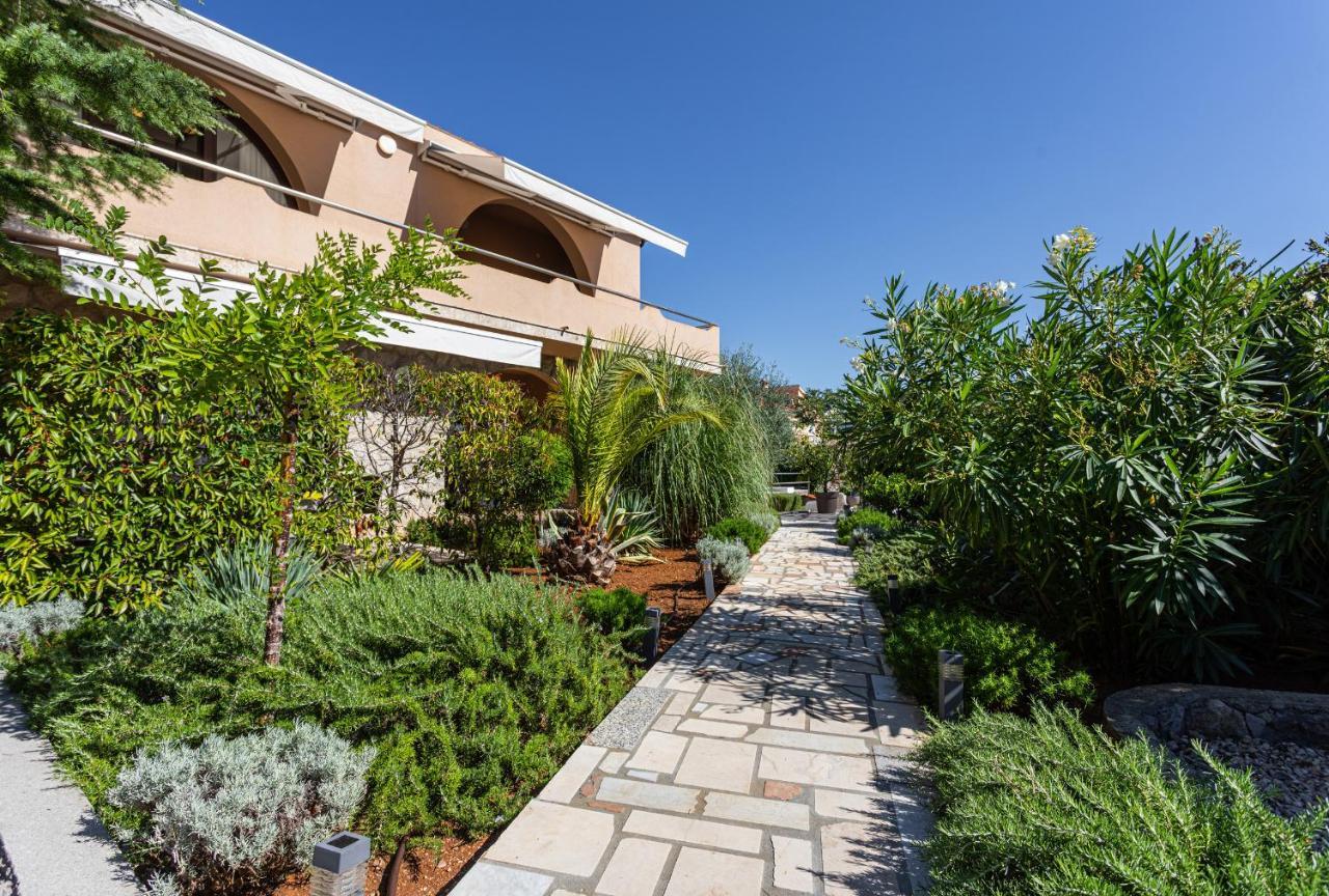 Apartments House Barbara Kornić Εξωτερικό φωτογραφία