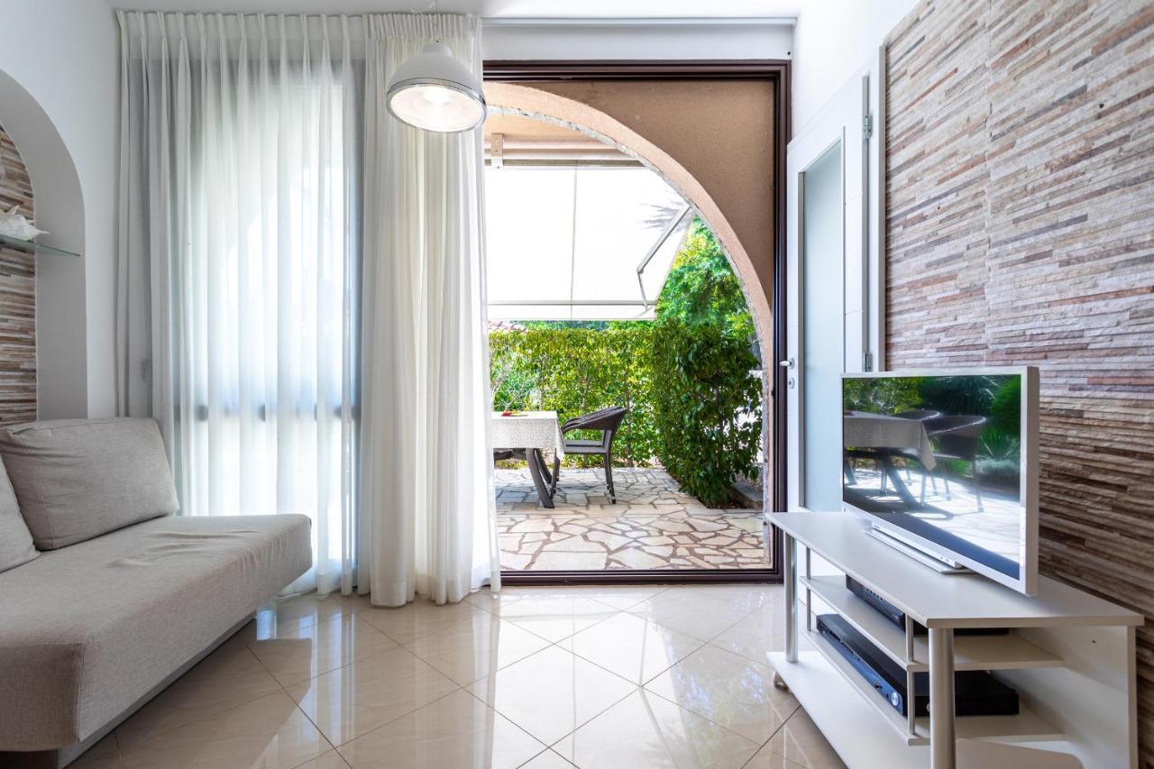 Apartments House Barbara Kornić Εξωτερικό φωτογραφία