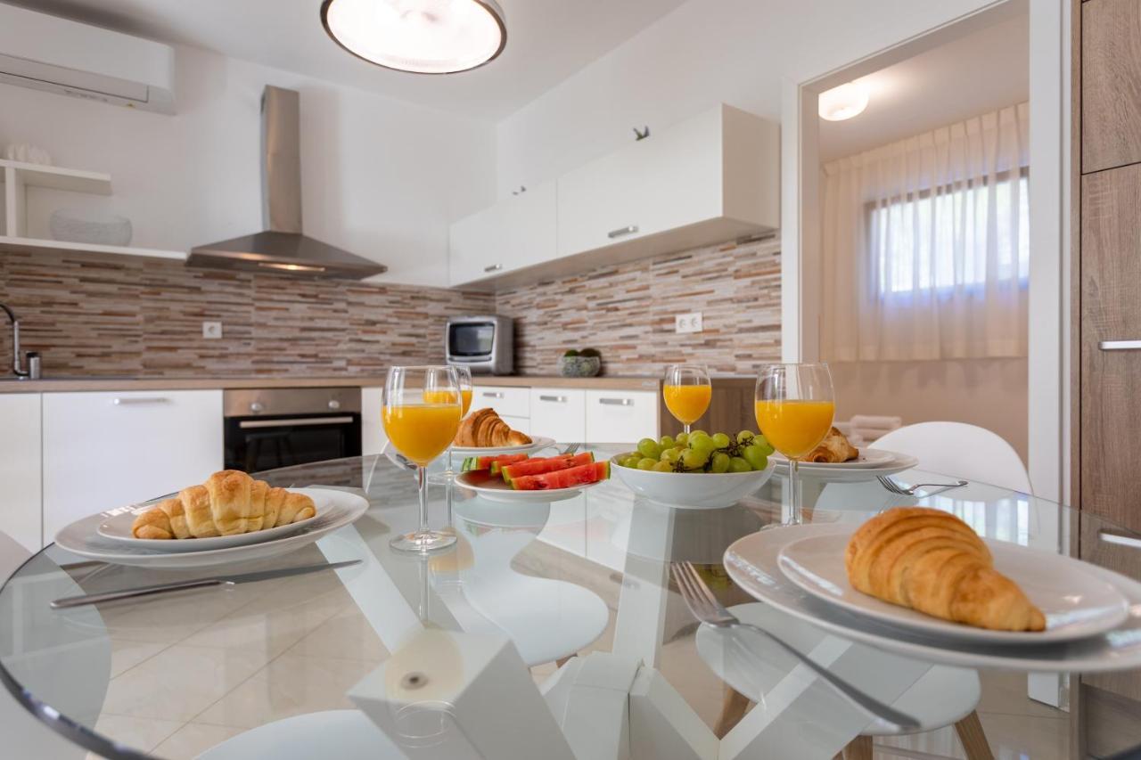Apartments House Barbara Kornić Εξωτερικό φωτογραφία
