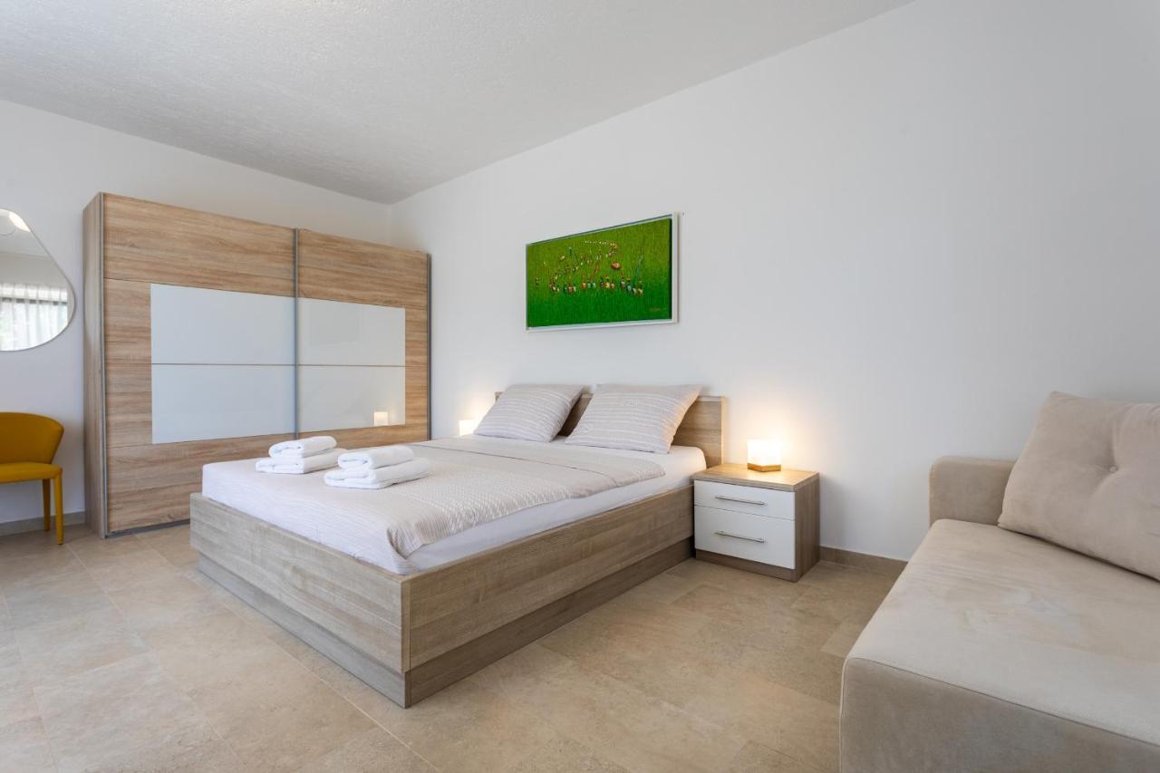 Apartments House Barbara Kornić Εξωτερικό φωτογραφία