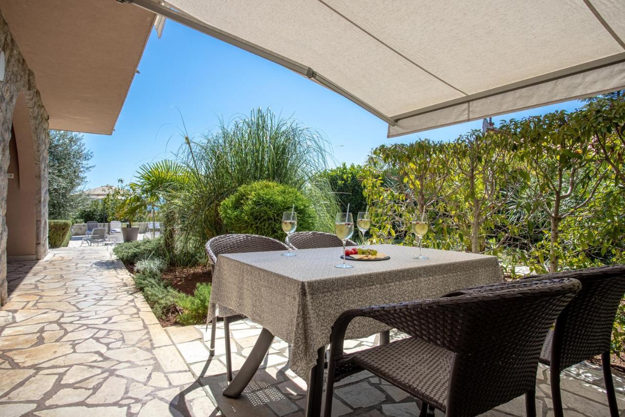 Apartments House Barbara Kornić Εξωτερικό φωτογραφία