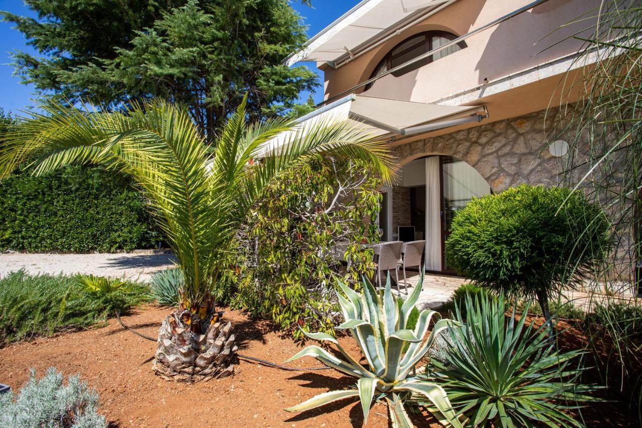 Apartments House Barbara Kornić Εξωτερικό φωτογραφία