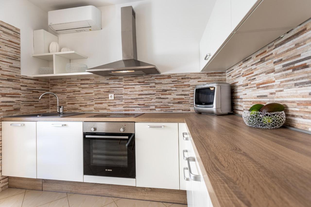 Apartments House Barbara Kornić Εξωτερικό φωτογραφία