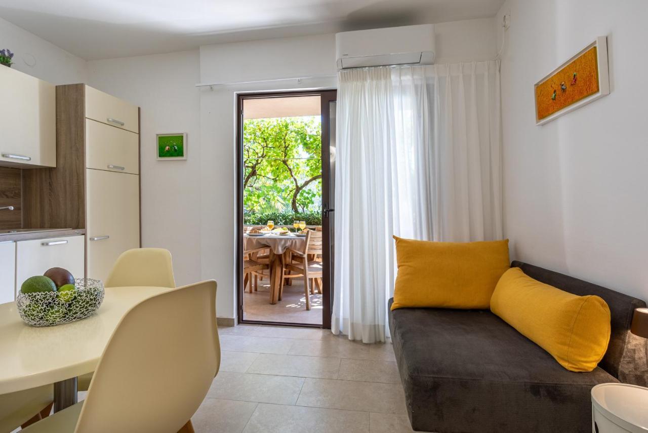 Apartments House Barbara Kornić Εξωτερικό φωτογραφία