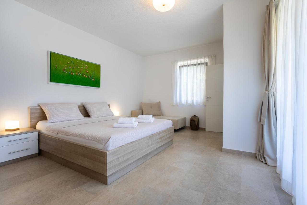 Apartments House Barbara Kornić Εξωτερικό φωτογραφία