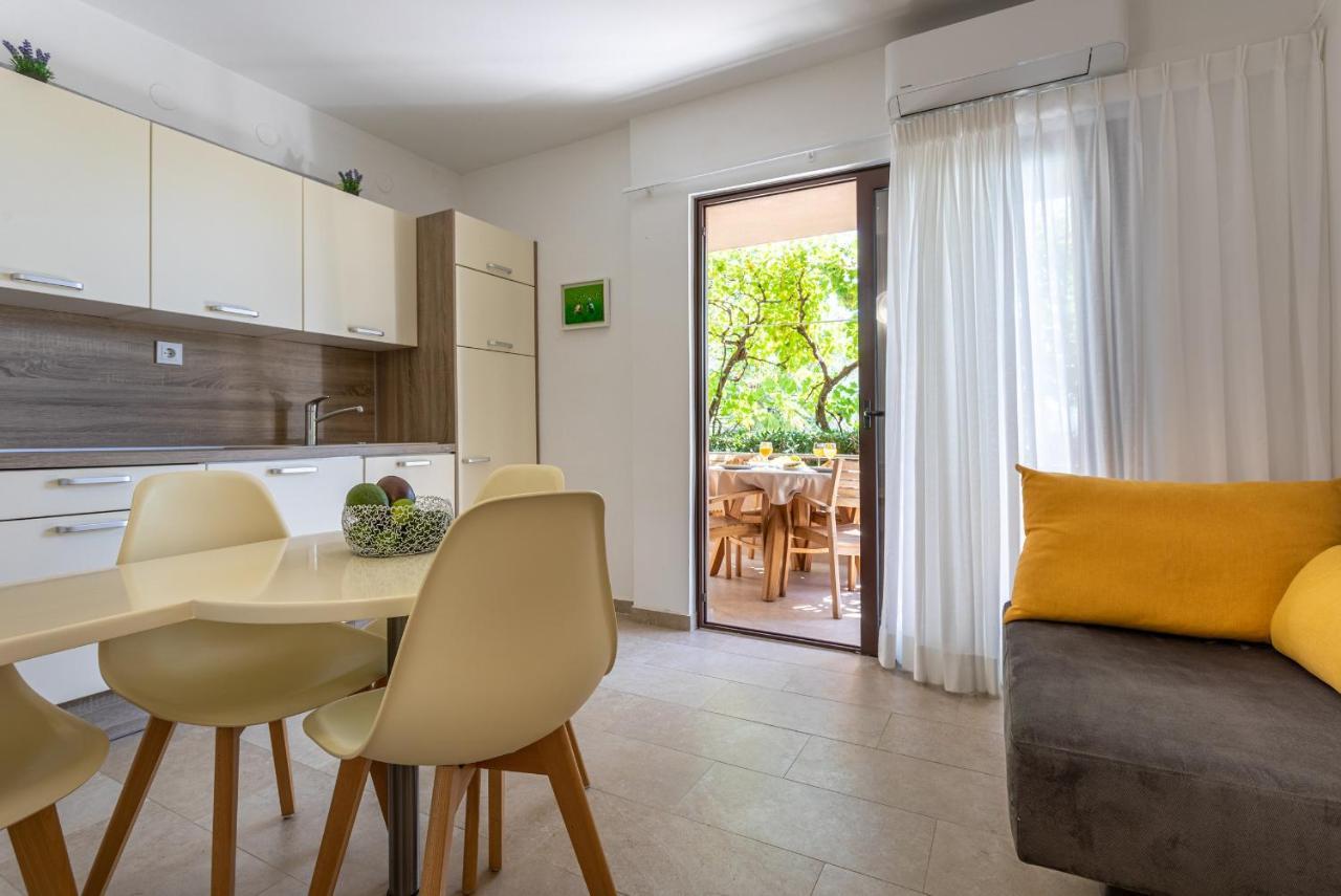 Apartments House Barbara Kornić Εξωτερικό φωτογραφία