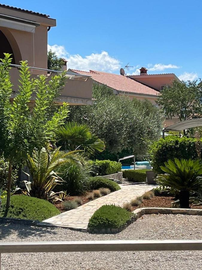 Apartments House Barbara Kornić Εξωτερικό φωτογραφία