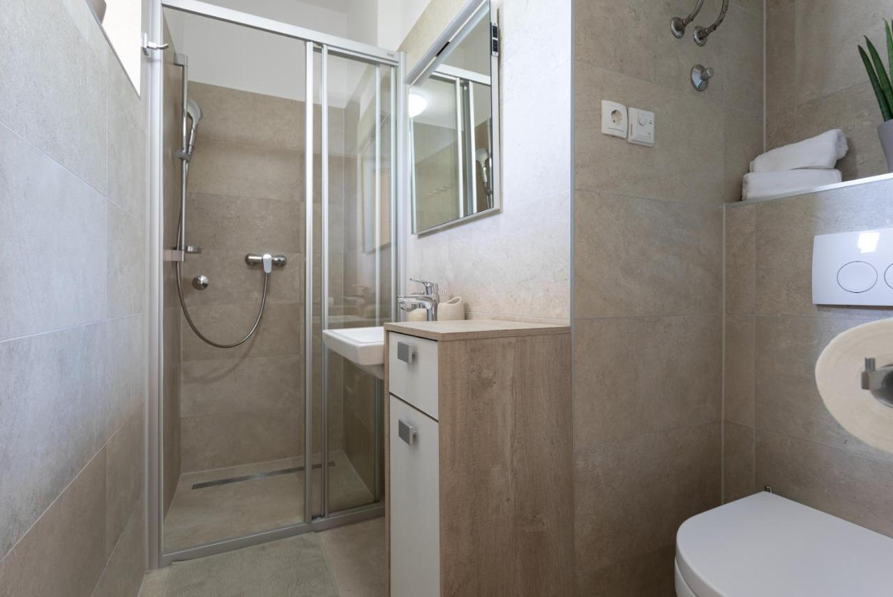 Apartments House Barbara Kornić Εξωτερικό φωτογραφία