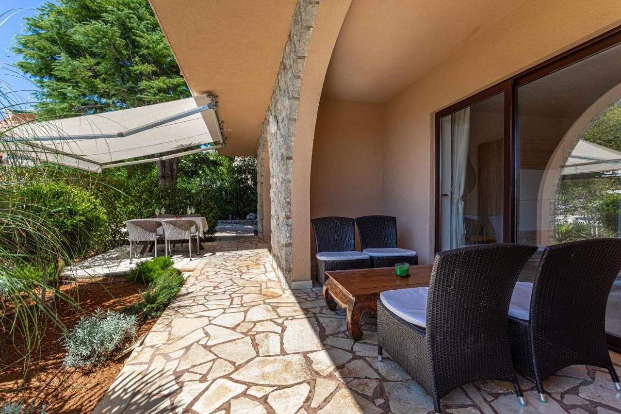 Apartments House Barbara Kornić Εξωτερικό φωτογραφία