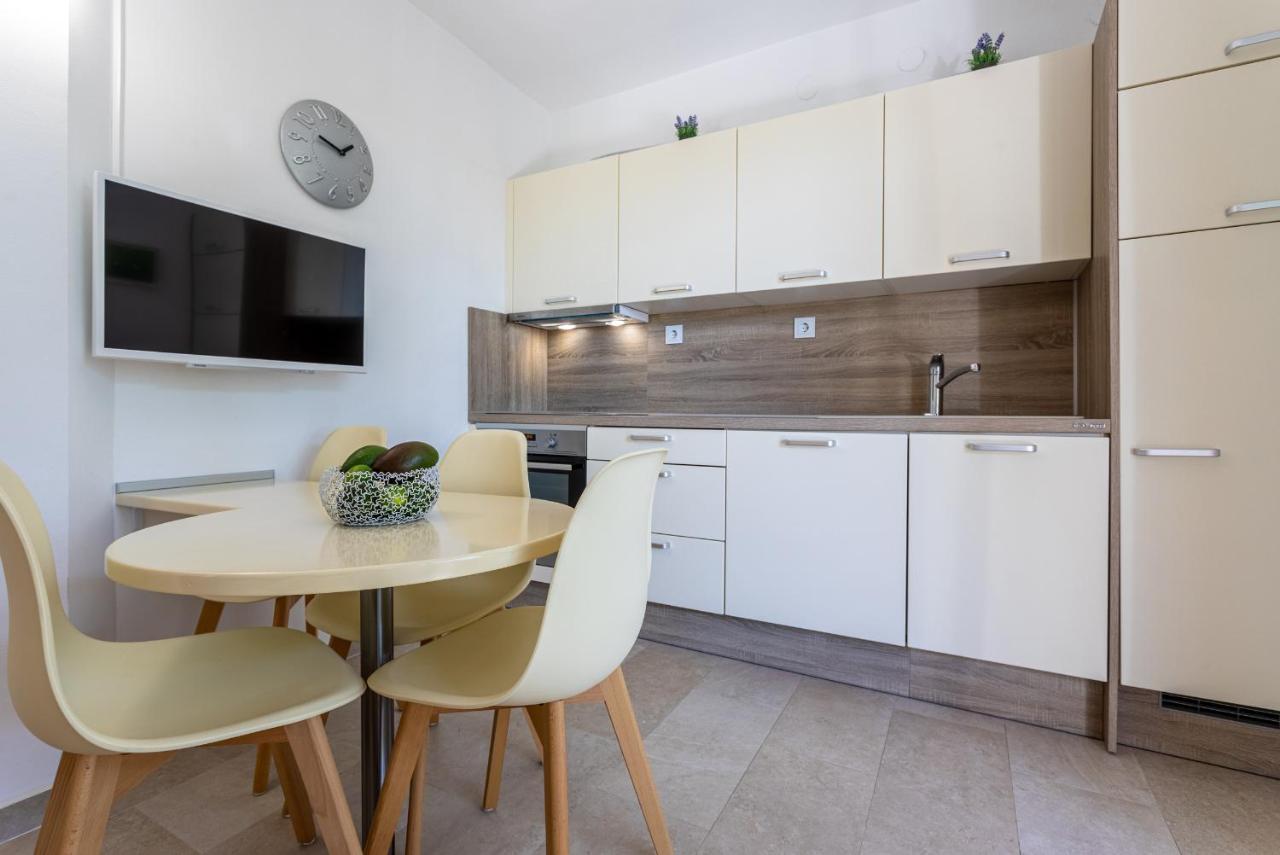 Apartments House Barbara Kornić Εξωτερικό φωτογραφία
