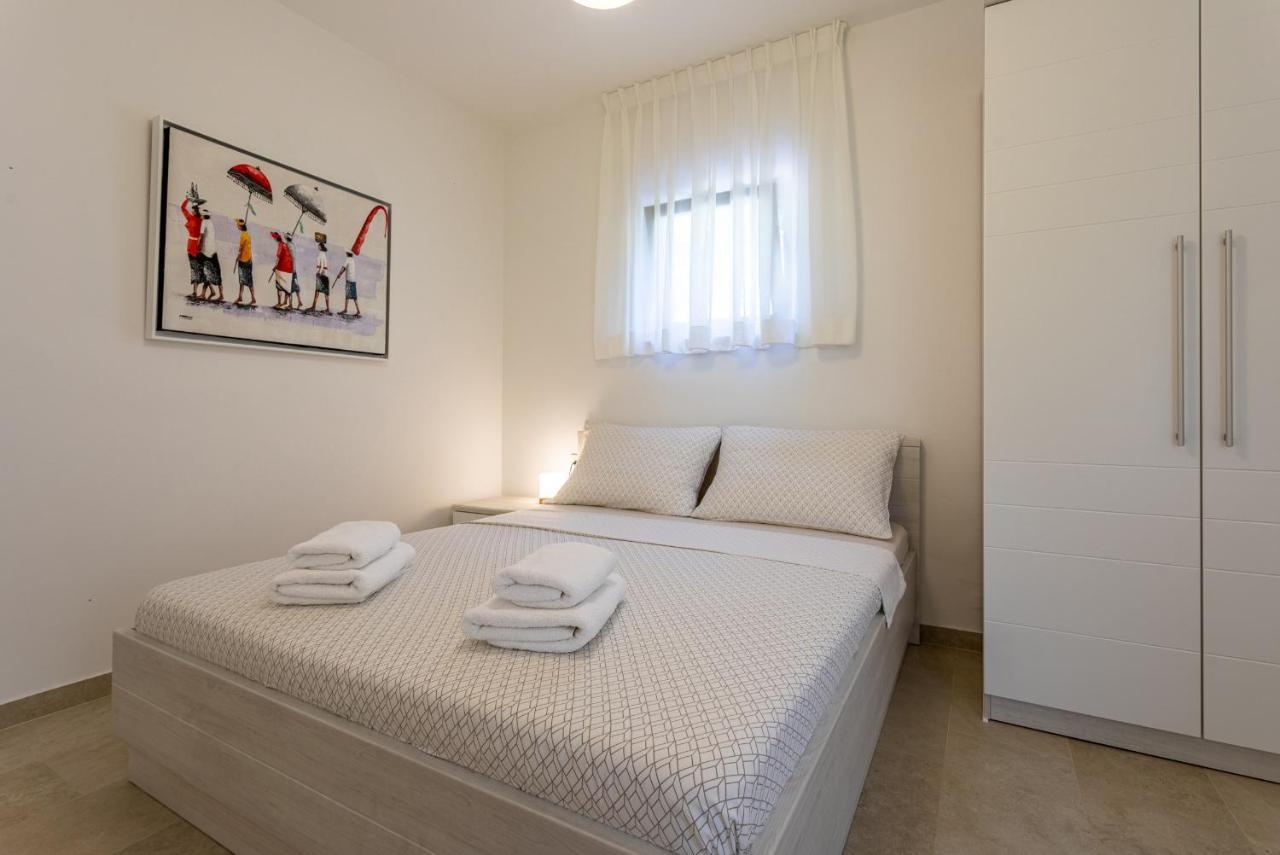 Apartments House Barbara Kornić Εξωτερικό φωτογραφία