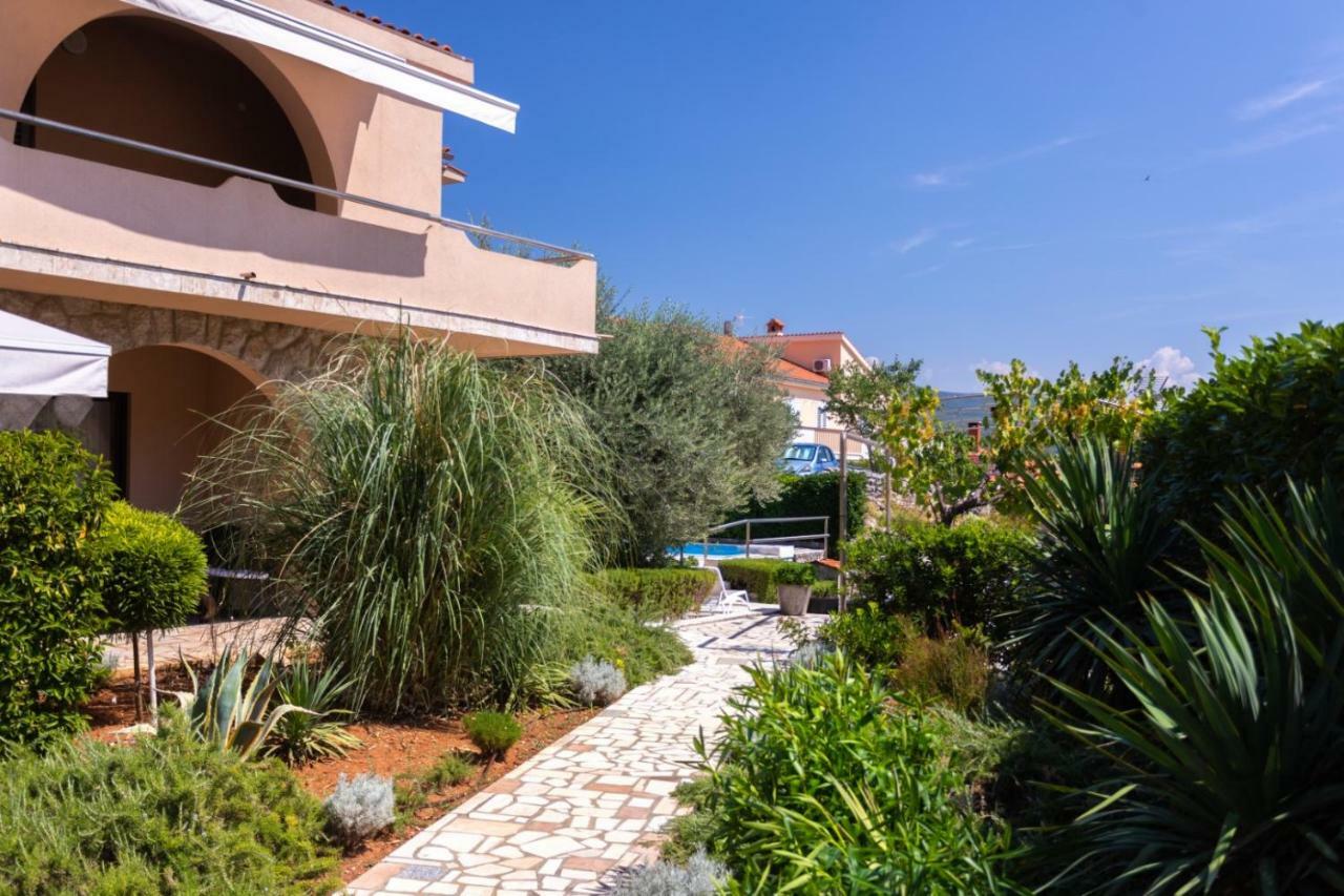 Apartments House Barbara Kornić Εξωτερικό φωτογραφία